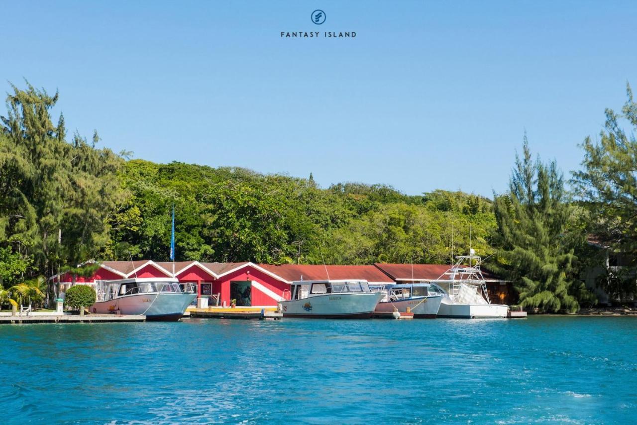 Fantasy Island Beach Resort And Marina First Bight Екстер'єр фото
